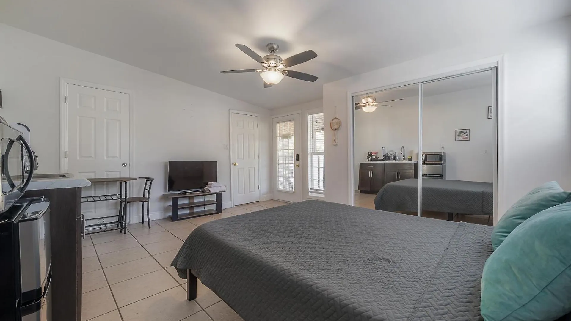 Apartment Stadium Suite With Area & Parking Tampa