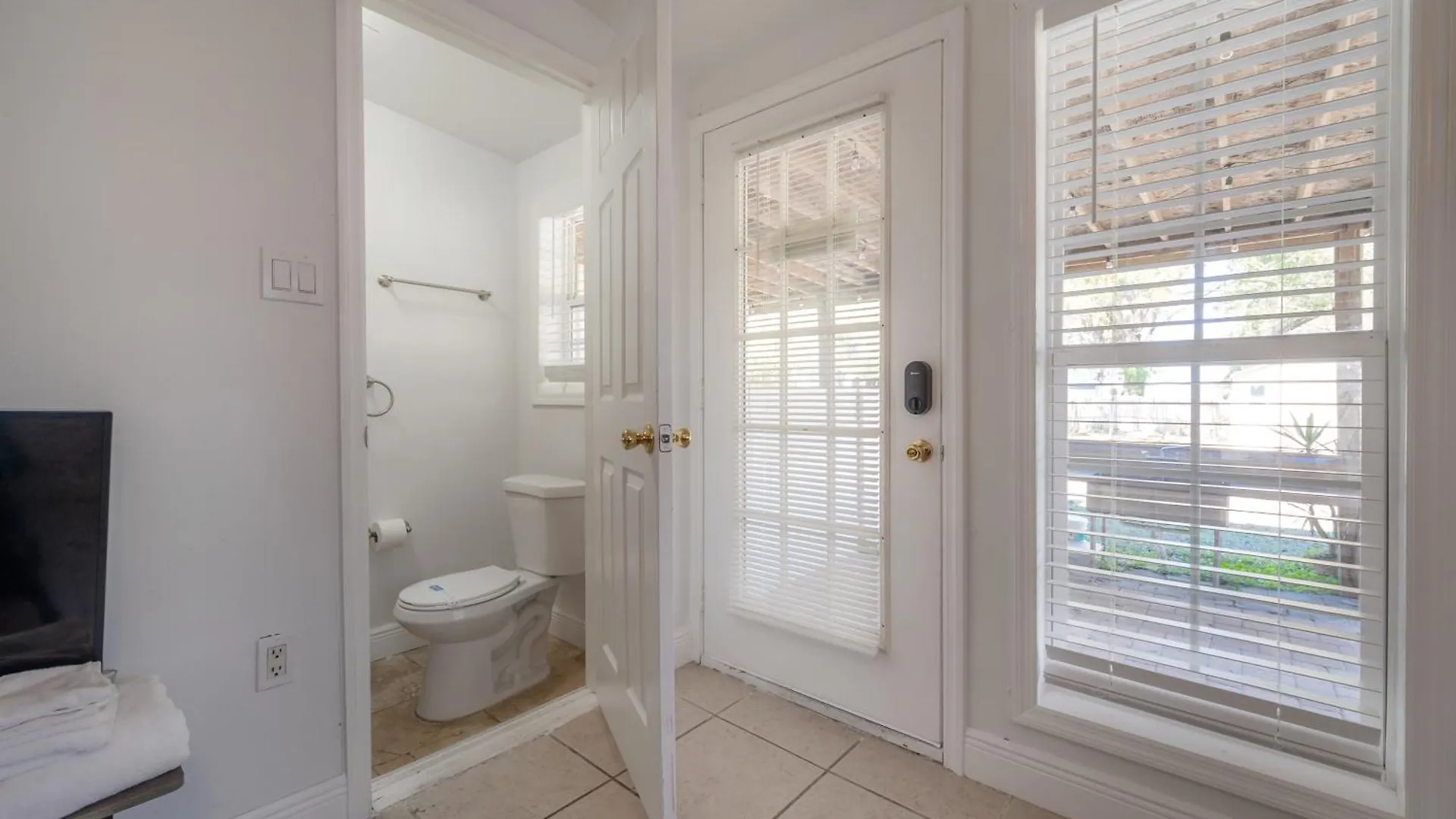 Stadium Suite With Area & Parking Tampa Apartment